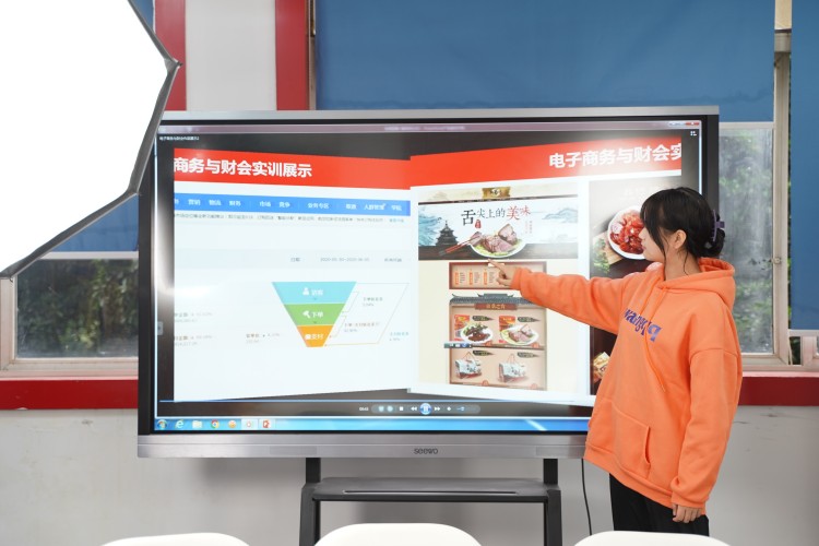 優(yōu)秀學(xué)子|京東實習(xí)再得佳績，新華學(xué)習(xí)更創(chuàng)新高