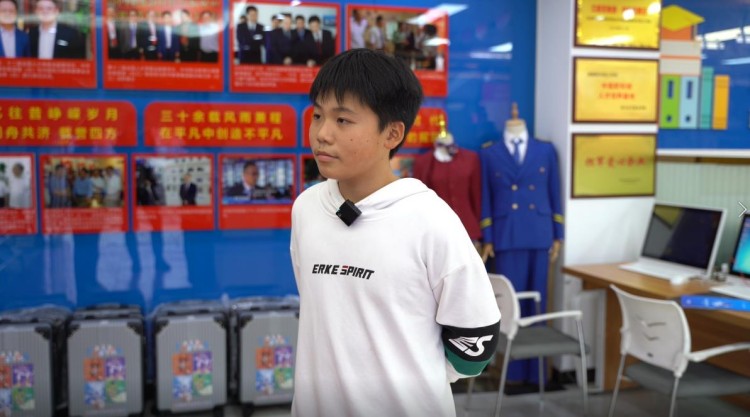 轉(zhuǎn)校來(lái)新華，用愛(ài)灌溉未來(lái)