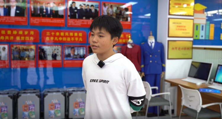 轉(zhuǎn)校來(lái)新華，用愛(ài)灌溉未來(lái)