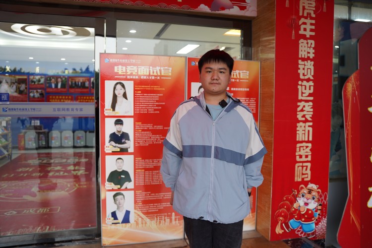 轉(zhuǎn)學(xué)來新華，在自己熱愛的領(lǐng)域開出花