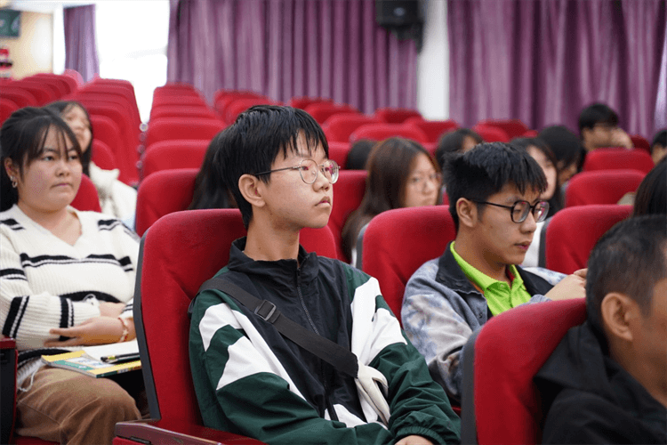 初高中生后悔輟學(xué)打工，如何才能重啟校園之旅