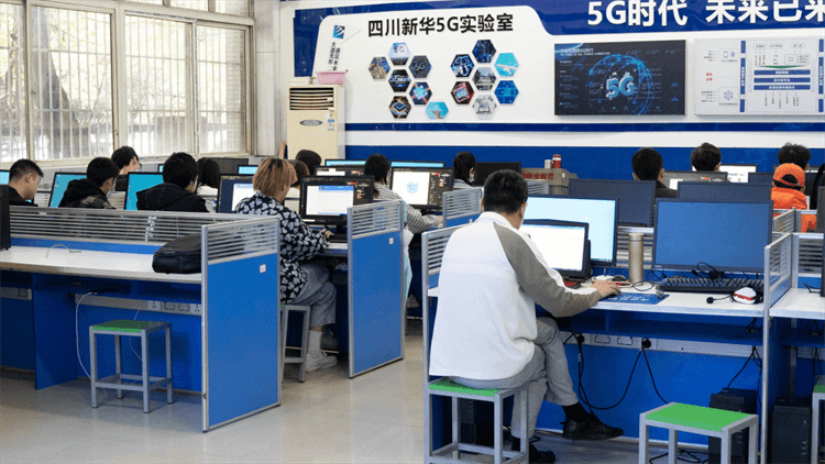 初高中生后悔輟學(xué)打工，如何才能重啟校園之旅